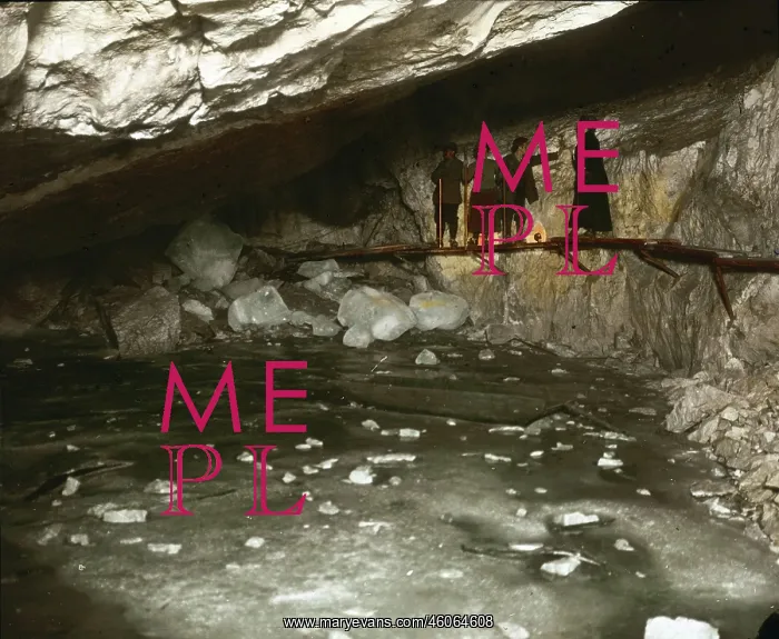 : Ice lake in the Oetscher-cave : Ice lake in the Oetscher-cave