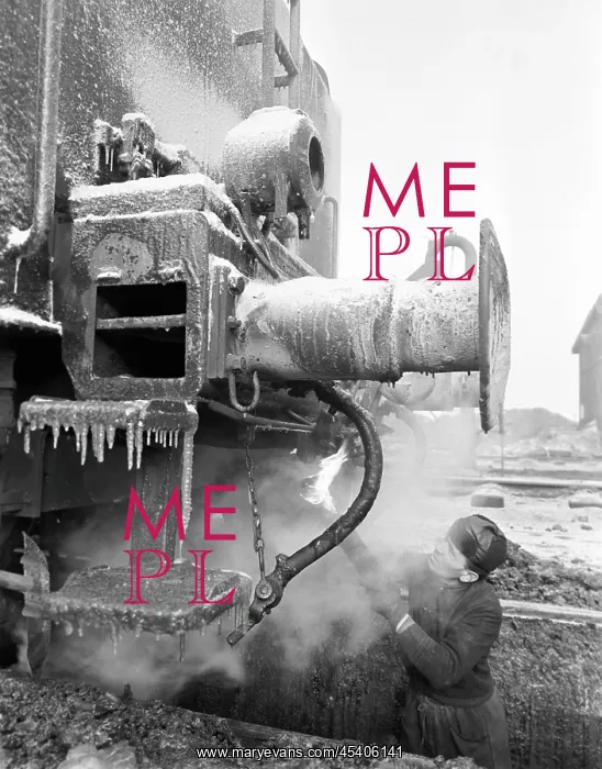 : Icicles - frost - railroad - workers - thaw - thawing : Icicles - frost - railroad - workers - thaw - thawing