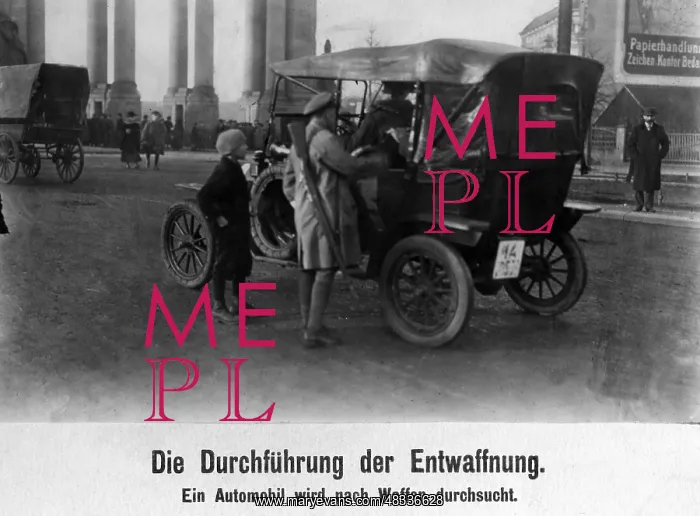 : Identity check in Berlin, 1919 : Identity check in Berlin, 1919