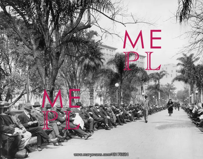 : Idlers on Pershing Square in Los Angeles, 1928 : Idlers on Pershing Square in Los Angeles, 1928
