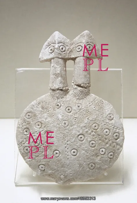 : Idol. Third millennium BC. Water marble. Turkey : Idol. Third millennium BC. Water marble. Turkey
