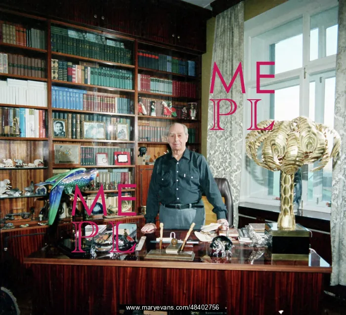 : Igor Moiseyev in his study, 1991 : Igor Moiseyev in his study, 1991