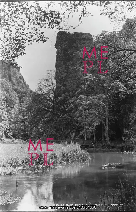 : Ilam Rock in Dovedale : Ilam Rock in Dovedale