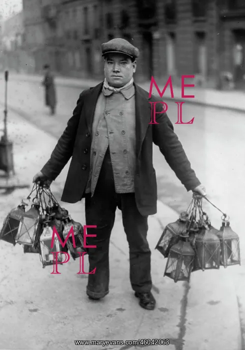 : Illuminator, man with lamps : Illuminator, man with lamps