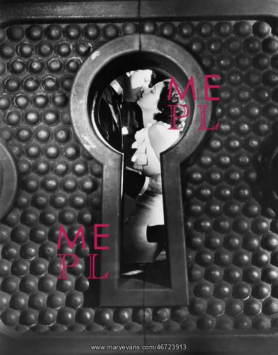 : Image of a couple kissing viewed through a keyhole : Image of a couple kissing viewed through a keyhole
