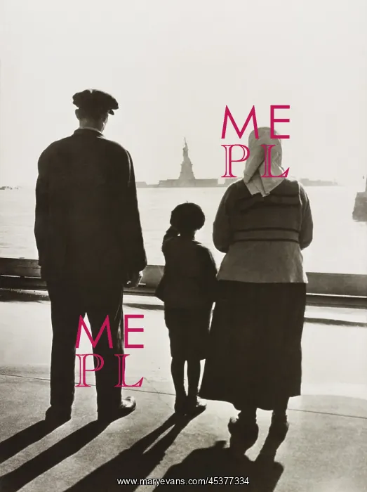 : Immigrant family views the Statue of Liberty : Immigrant family views the Statue of Liberty