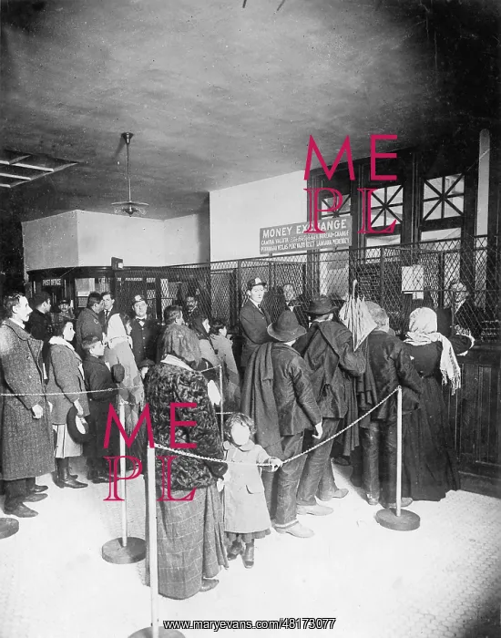 : Immigrants on Ellis Island : Immigrants on Ellis Island