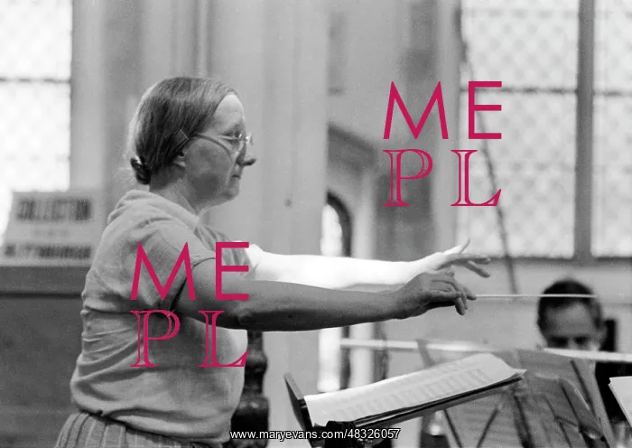 : Imogen Holst Conducting : Imogen Holst Conducting