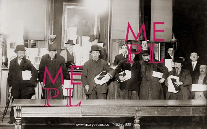 : Impoverished Bowery men, pose for a group ? : Impoverished Bowery men, pose for a group ?