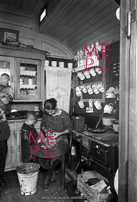 : Improvised accommodation in an express train car, 1926 : Improvised accommodation in an express train car, 1926