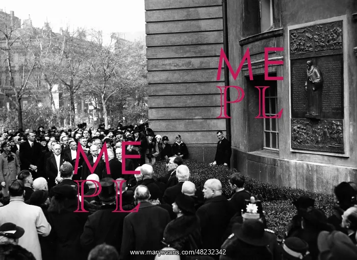 : Inauguration of a Calvin commemorative plaque in Berlin : Inauguration of a Calvin commemorative plaque in Berlin