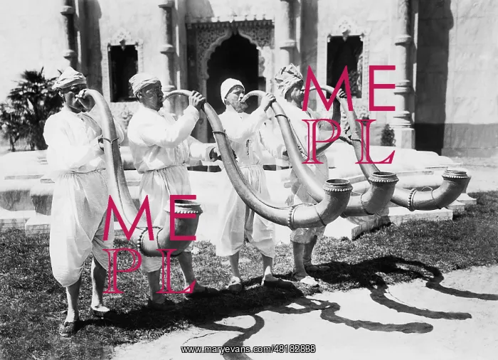 : Indian alphorn blowers, 1927 : Indian alphorn blowers, 1927