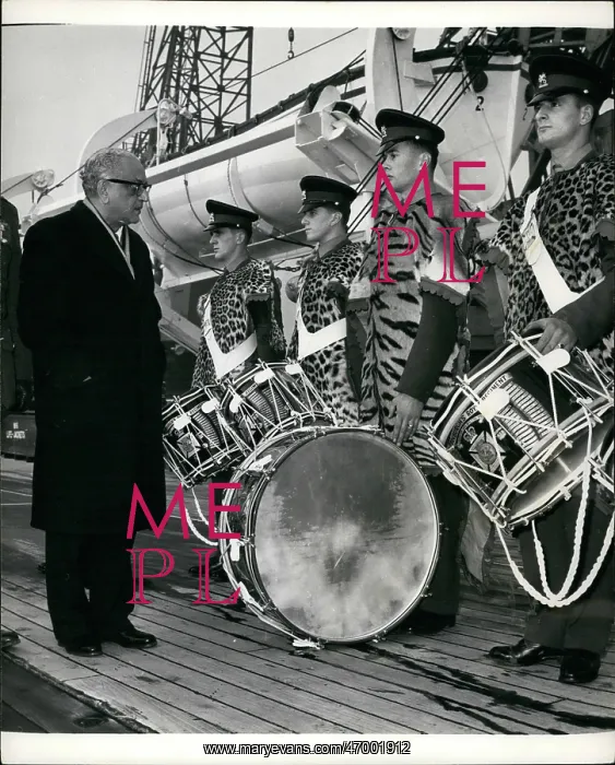 : Indian High Commissioner with regimental drummers : Indian High Commissioner with regimental drummers