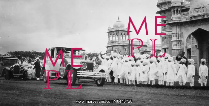: Indian students welcome the Viceroy : Indian students welcome the Viceroy