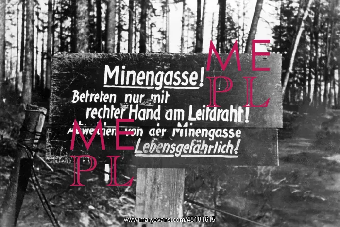 : Indication of a mine path on the Eastern front, 1943 : Indication of a mine path on the Eastern front, 1943