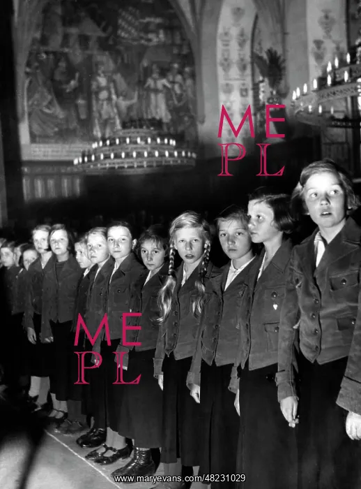 : Induction ceremony in the BdM in Marienburg, 1937 : Induction ceremony in the BdM in Marienburg, 1937