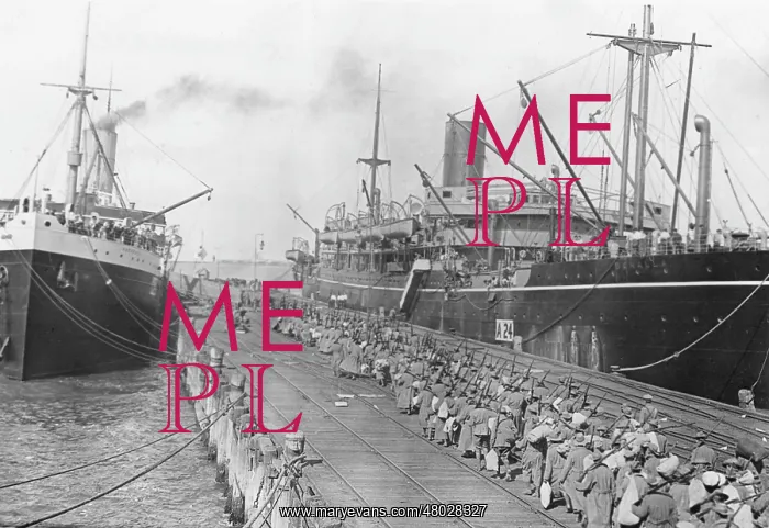 : Infantry embarking at Melbourne, Australia, WW1 : Infantry embarking at Melbourne, Australia, WW1