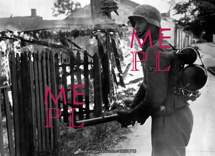 : Infantryman with flamethrower at the Eastern Front, 1942 : Infantryman with flamethrower at the Eastern Front, 1942
