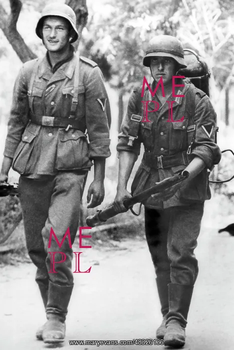 : Infantrymen with a flamethrower on the Eastern Front, 1942 : Infantrymen with a flamethrower on the Eastern Front, 1942