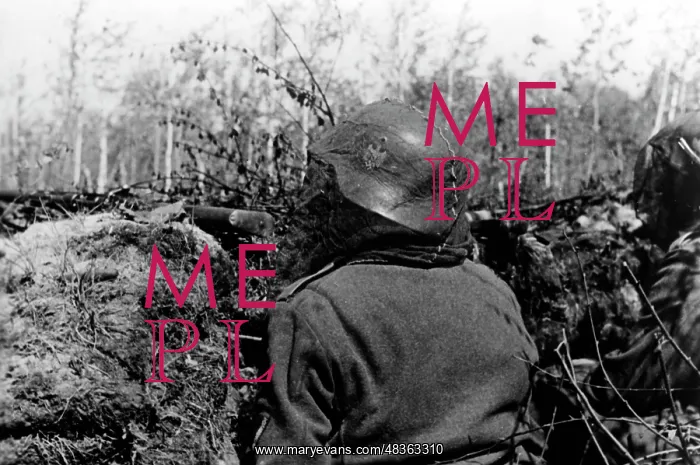  : Infantrymen at lake Ilmen, 1942