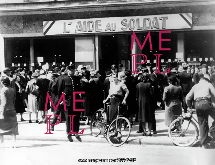 : Information office on missing persons in Paris, 1940 : Information office on missing persons in Paris, 1940