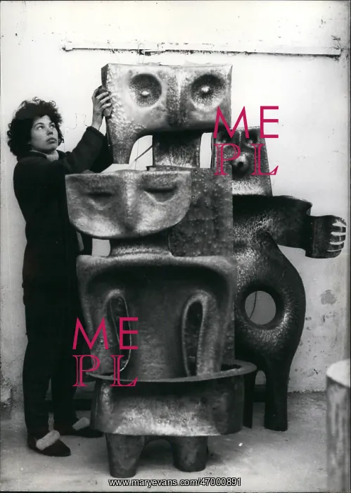 : Inge Hagner with copper sculpture, Frankfurt : Inge Hagner with copper sculpture, Frankfurt