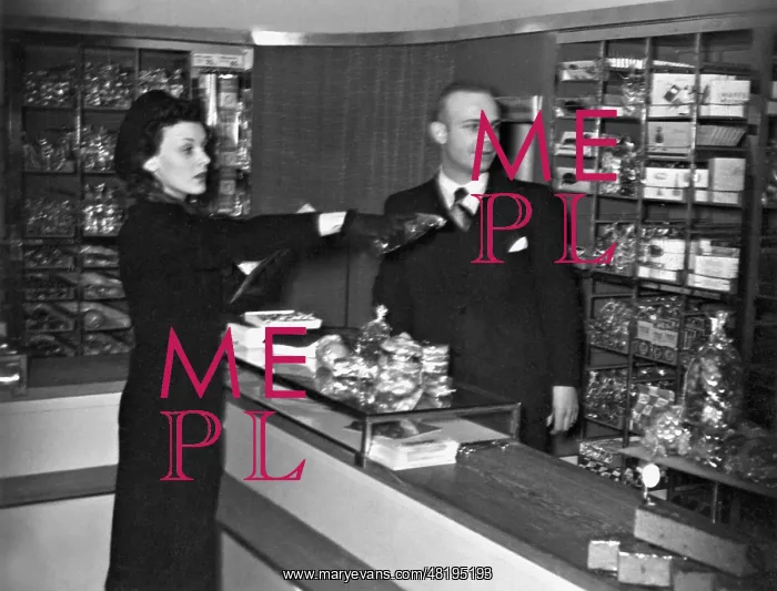 : Inge List shopping, 1937 : Inge List shopping, 1937