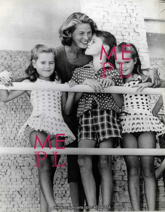 : Ingrid Bergman with children Robertino, Isotta, Isabella : Ingrid Bergman with children Robertino, Isotta, Isabella