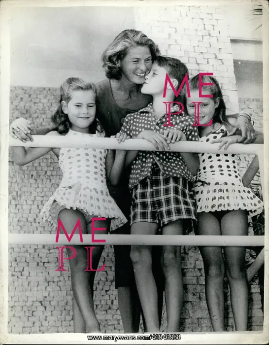 : Ingrid Bergman with children Robertino, Isotta, Isabella : Ingrid Bergman with children Robertino, Isotta, Isabella