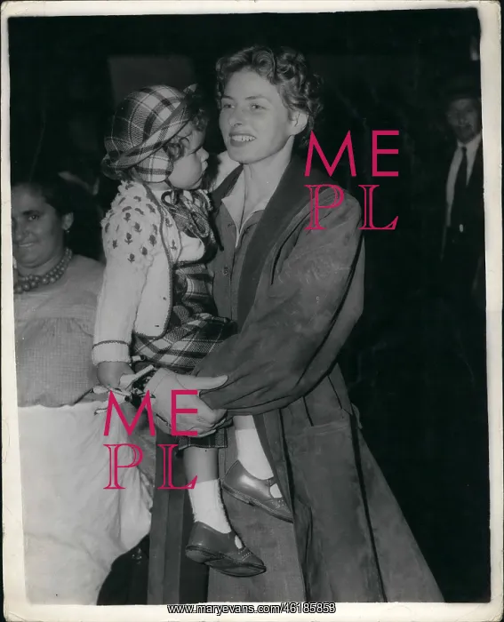 : Ingrid Bergman with daughter Isabella, Dover : Ingrid Bergman with daughter Isabella, Dover