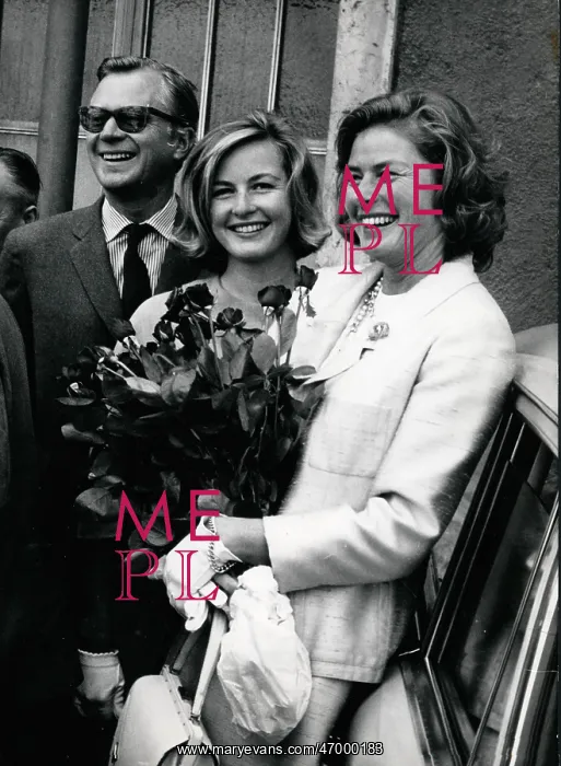 : Ingrid Bergman, Pia Lindstrom and Lars Schmidt, Munich : Ingrid Bergman, Pia Lindstrom and Lars Schmidt, Munich