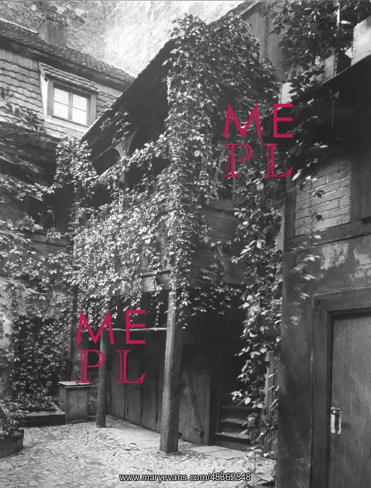 : Inner courtyard of Petristrasse 15 in Berlin, 1937 : Inner courtyard of Petristrasse 15 in Berlin, 1937