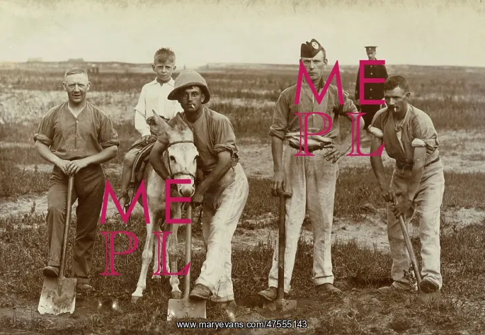 : Inniskillings digging : Inniskillings digging