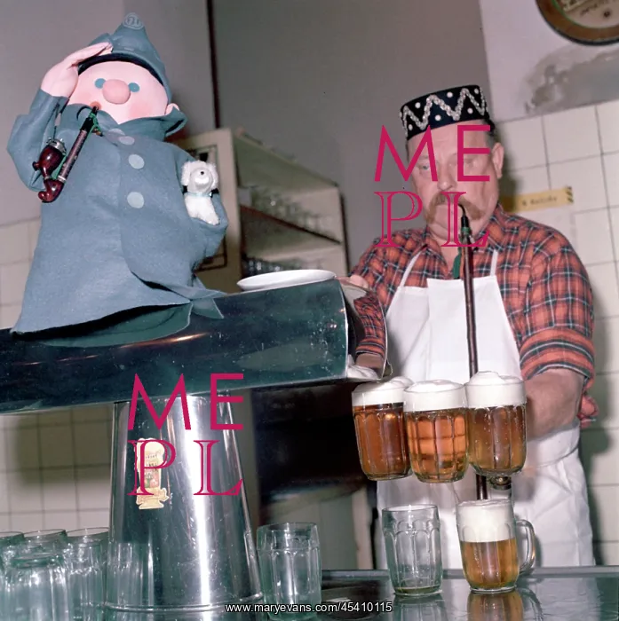 : Innkeeper - landlord - bartender - draught draft : Innkeeper - landlord - bartender - draught draft