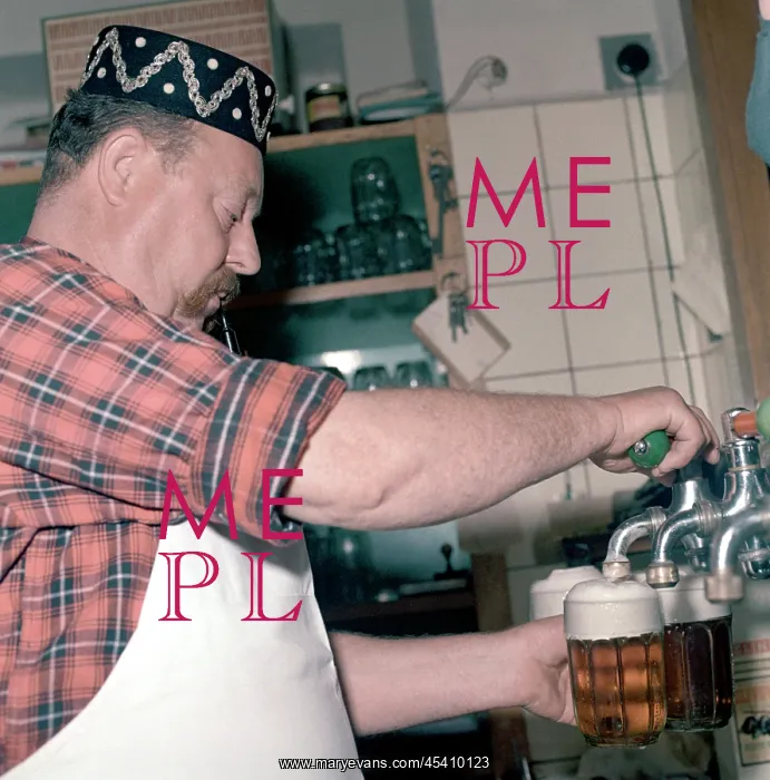 : Innkeeper - landlord - bartender - draught draft : Innkeeper - landlord - bartender - draught draft