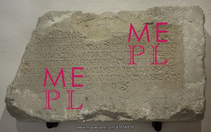: Inscription with dedication to Caius Vallius Postumus : Inscription with dedication to Caius Vallius Postumus