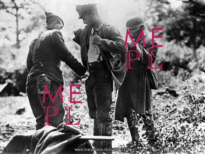 : Inspection of a German prisoner, 1918 : Inspection of a German prisoner, 1918