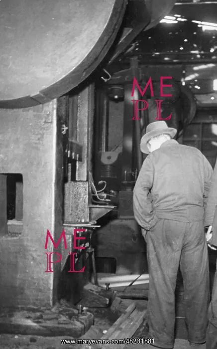 : Installation work at the Bochumer Verein, 1949 : Installation work at the Bochumer Verein, 1949