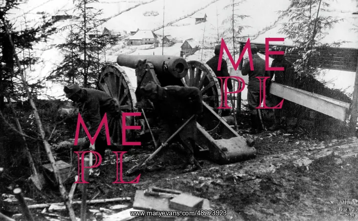  : Installing a howitzer, 1916