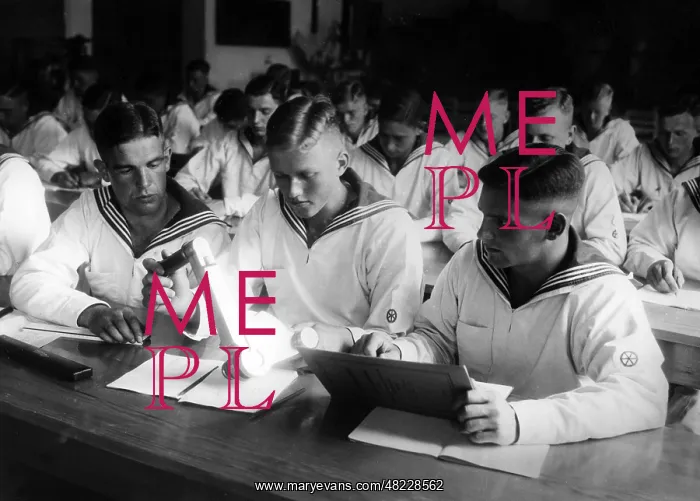 : Instruction at the Naval Intelligence School Muerwik, 1935 : Instruction at the Naval Intelligence School Muerwik, 1935