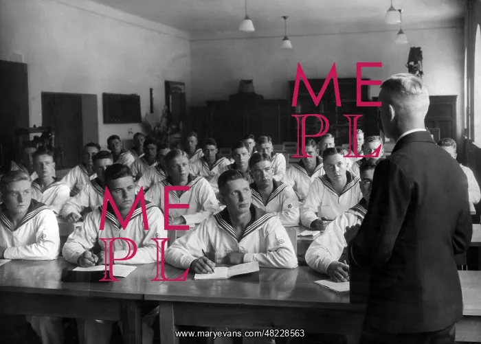 : Instruction at the Naval Intelligence School Muerwik, 1935 : Instruction at the Naval Intelligence School Muerwik, 1935