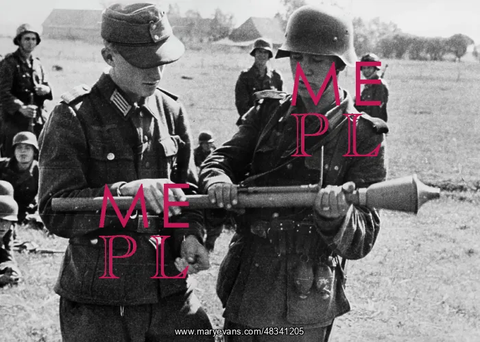  : Instruction in the Panzerfaust, 1944