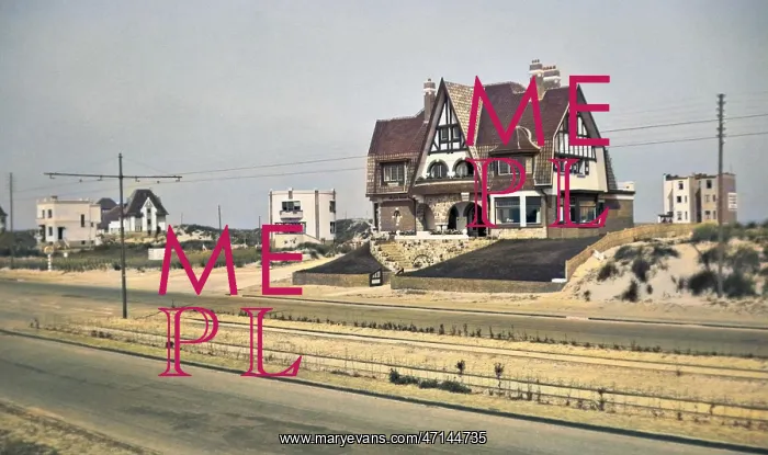 : Interesting houses by a dual carriageway : Interesting houses by a dual carriageway