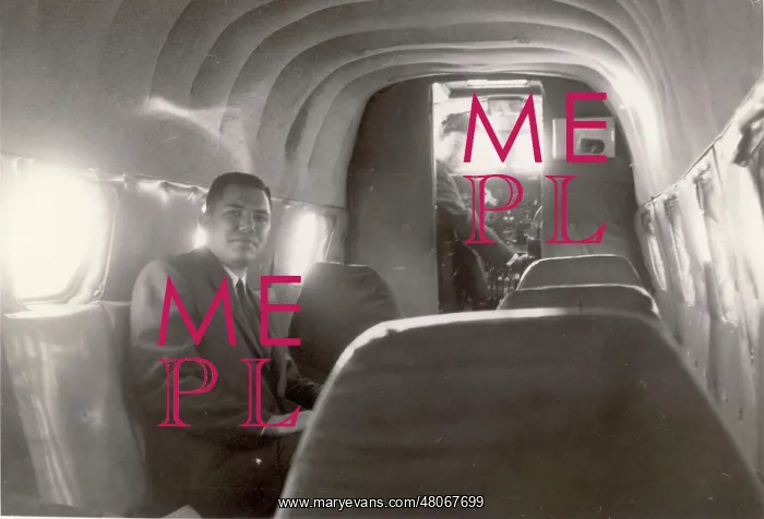 : The interior of Boeing 247D possibly N18E of Island Airlines : The interior of Boeing 247D possibly N18E of Island Airlines