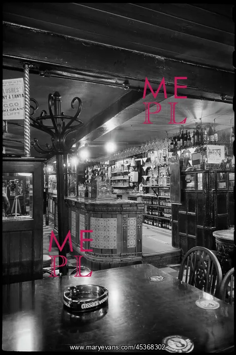 : The interior of Whitelocks Public House : The interior of Whitelocks Public House