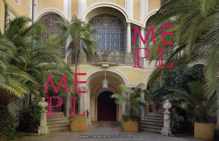 : Internal courtyard, Palazzo Valguarnera-Gangi : Internal courtyard, Palazzo Valguarnera-Gangi
