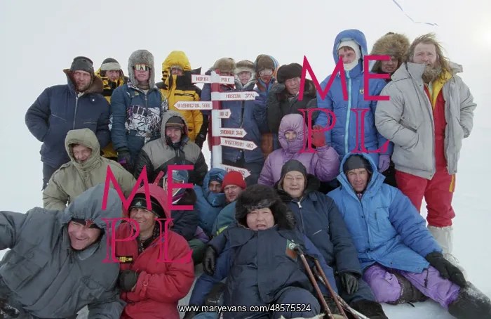 : International parachute expedition to North pole : International parachute expedition to North pole