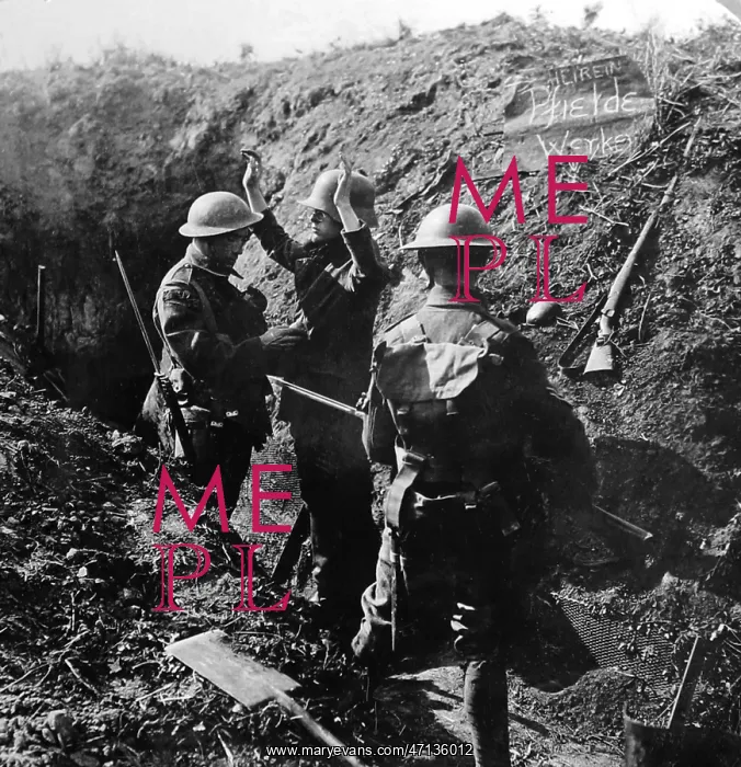  : Interrogating a German prisoner during the First World War