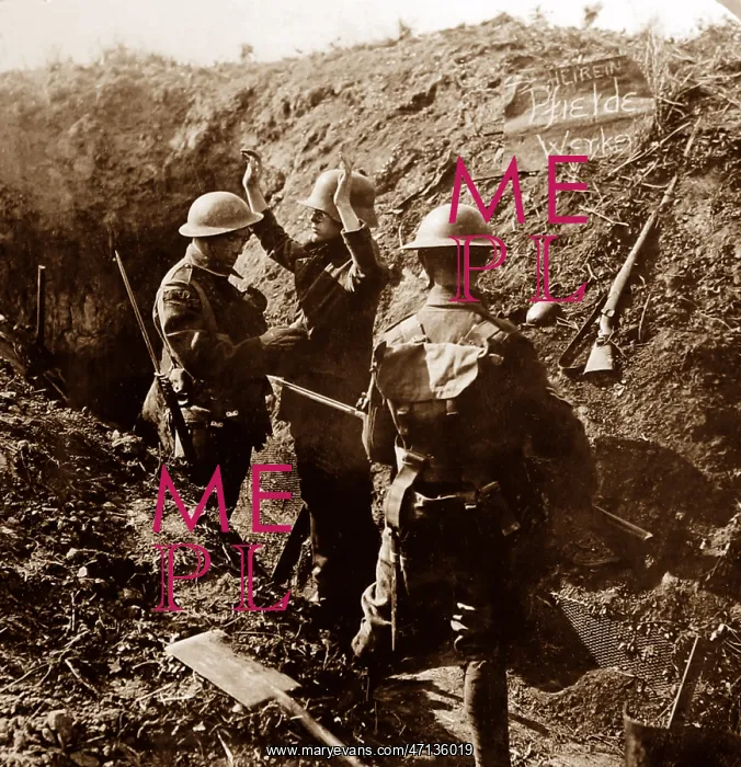  : Interrogating a German prisoner during the First World War