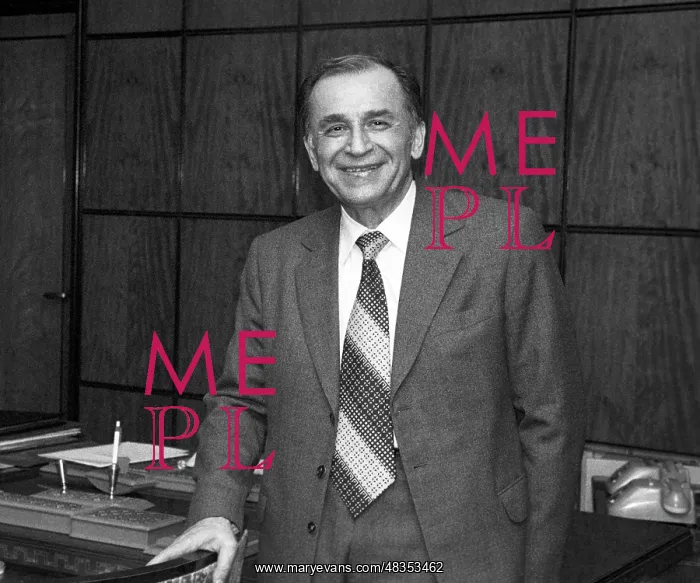: Ion Iliescu, 1990 : Ion Iliescu, 1990